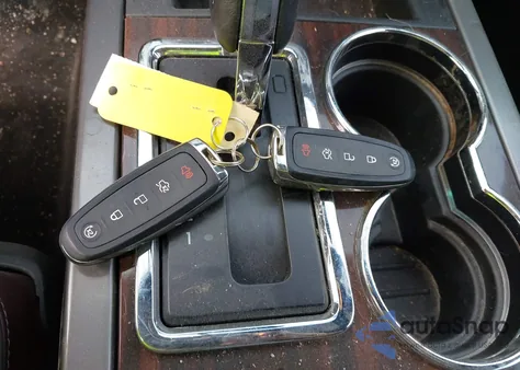 2017 Ford Expedition Platinum z USA, uszkodzony, nr VIN 1FMJU1MTXHEA24738